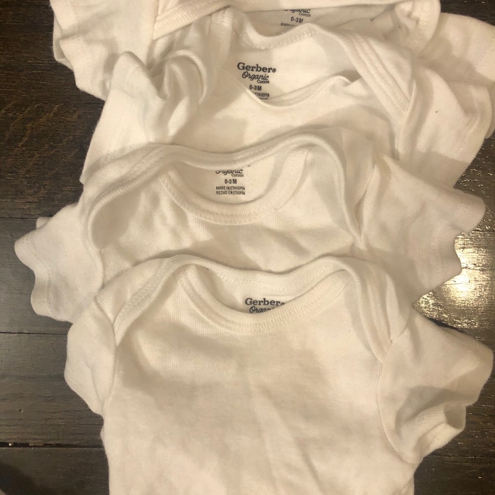 Gerber White Organic Onesie Lot 0-3